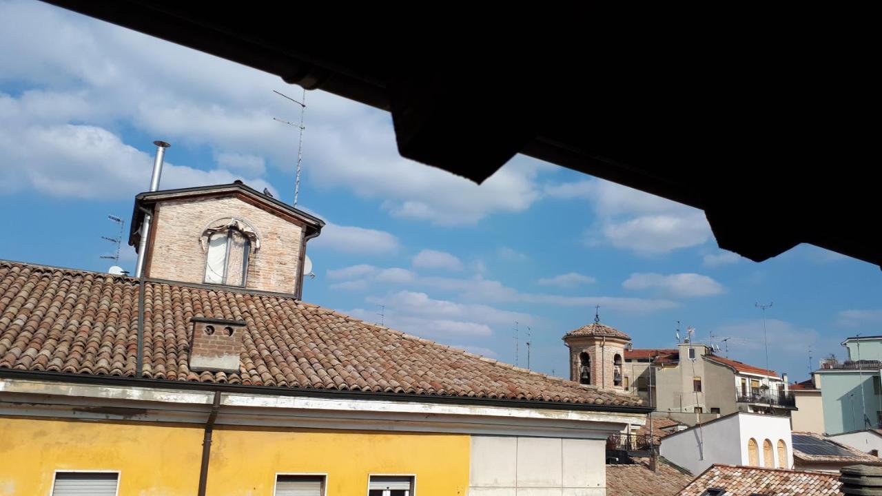 Appartamento sui tetti di Parma Esterno foto